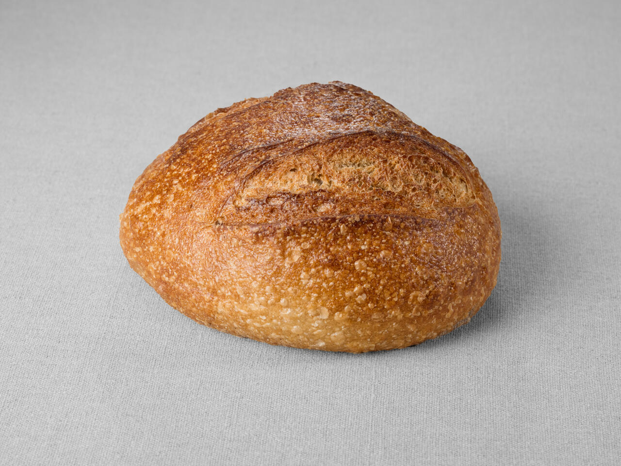 Petit pain issu d'une farine de blé blanche non moulé au pur levain naturel