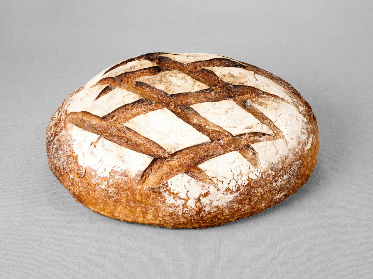 Grand pain rond issu d'une farine de blé blanche au pur levain naturel