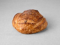 Petit pain issu d'une farine de blé blanche aux graines de courges non moulé au pur levain naturel