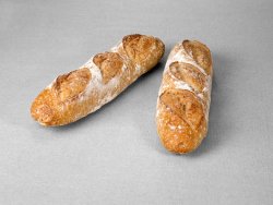 Pain type baguette issu d'une farine de blé blanche au pur levain naturel