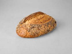 Grand pain issu d'une farine de blé complète non moulé multigraines au pur levain naturel
