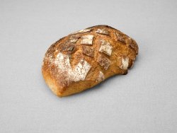 Petit pavé issu d'une farine de blé blanche au pur levain naturel