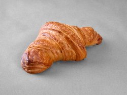 Croissant sur fond gris