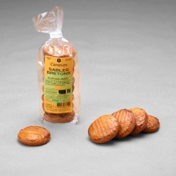 Sachet contenant des sablés bretons posé sur un fond gris