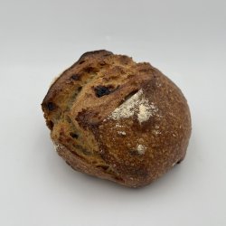 Petit pain blanc aux figues et noisettes non moulé au pur levain naturel