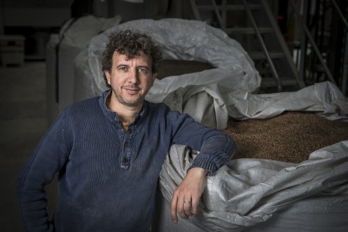 Yves Canevet dans la boulangerie de Saint-Thégonnec